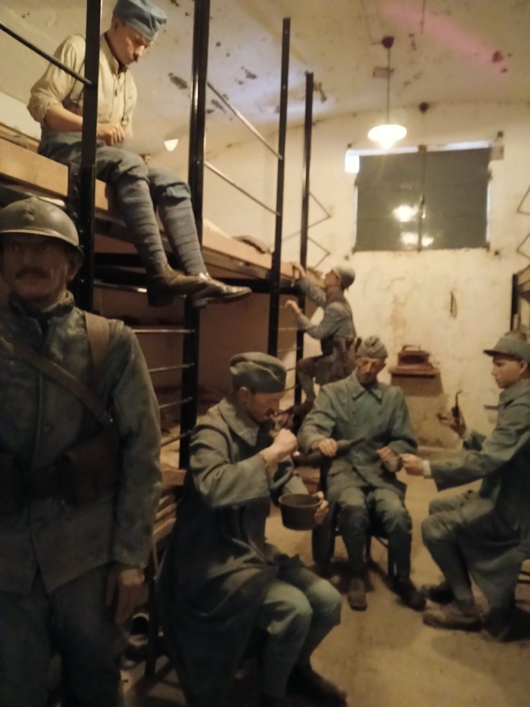 Reconstitution de la vie des soldats dans l’ouvrage de la Falouse