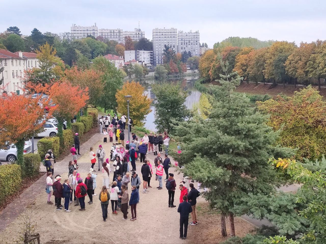 Les participants à la sortie Octobre Rose à Saint-Max, le 21 octobre 2026.